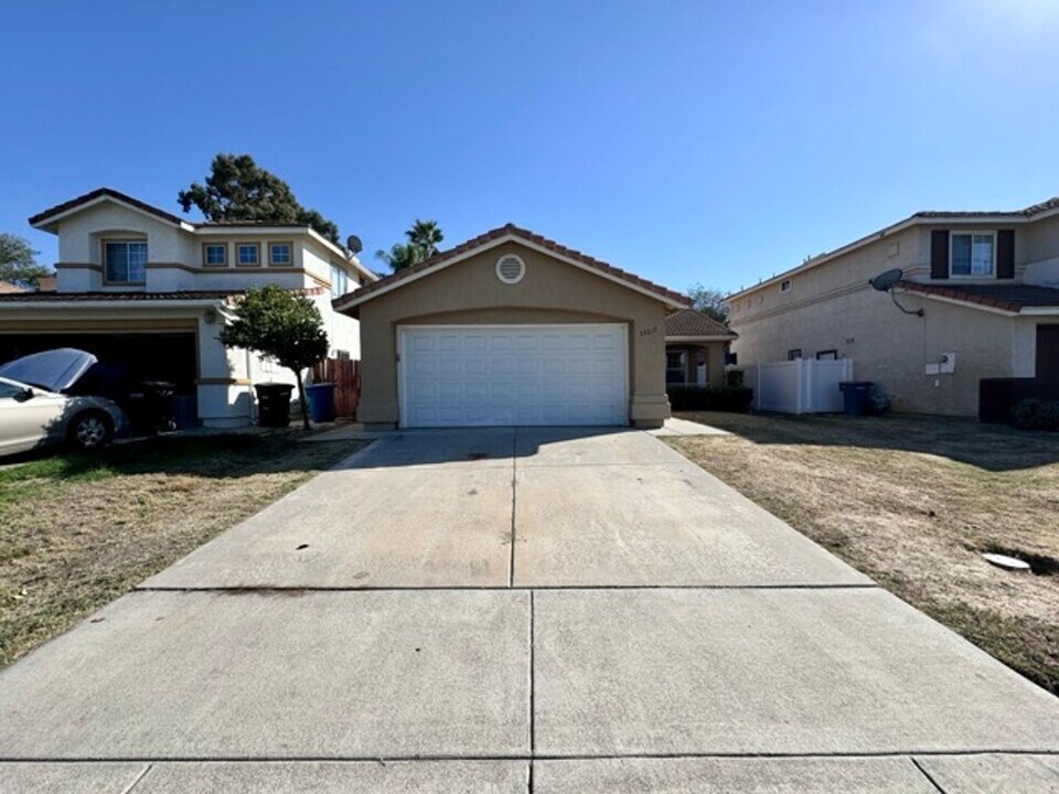 33017 Tulley Ranch Rd in Temecula, CA - Building Photo