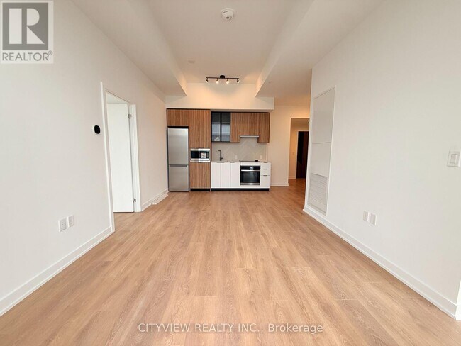 1037 The Queensway in Toronto, ON - Building Photo - Building Photo