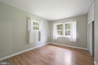 7009 Capitol View Dr in McLean, VA - Building Photo - Building Photo