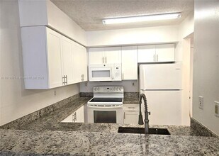 1280 S Alhambra Cir, Unit 2308 in Coral Gables, FL - Building Photo - Building Photo