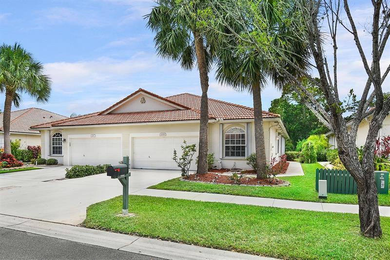 6888 SE Warwick Ln in Stuart, FL - Building Photo