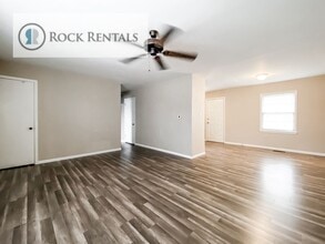 19 Sunset Dr in Hutchinson, KS - Building Photo - Building Photo