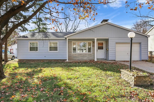 1911 Easy St in Urbana, IL - Building Photo - Building Photo
