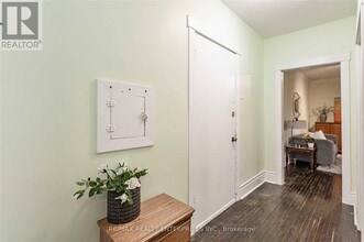 285-285 King St W in Hamilton, ON - Building Photo - Building Photo