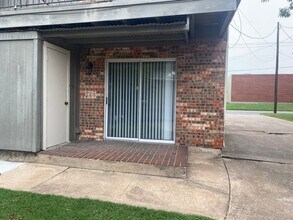 110-112-112 W Fairview St in Sherman, TX - Building Photo - Building Photo