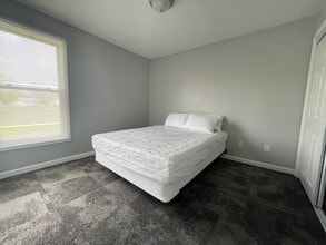 302 Stone Creek Dr in Goshen, IN - Building Photo - Building Photo