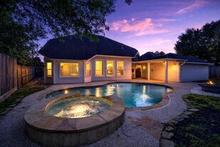 402 Sterling Heights Ln in Houston, TX - Building Photo