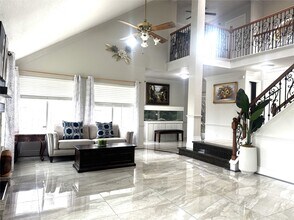 15806 Oak Mountain Dr in Houston, TX - Building Photo - Building Photo