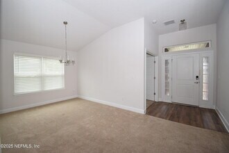 7285 Gateway Ct in Jacksonville, FL - Building Photo - Building Photo