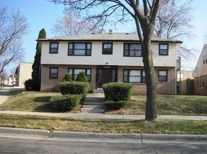 6930 W Euclid Ave in Milwaukee, WI - Foto de edificio - Building Photo