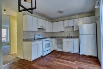 1014 Campbell Ave in West Haven, CT - Building Photo - Building Photo