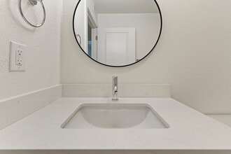 Pointe at North Penn in Edmond, OK - Building Photo - Building Photo