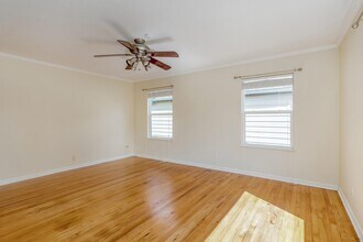 9277 SE Morrison St in Portland, OR - Building Photo - Building Photo