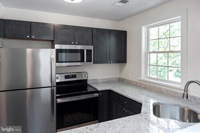 1 N Main St-Unit -APT 1 in Stockton, NJ - Foto de edificio - Building Photo