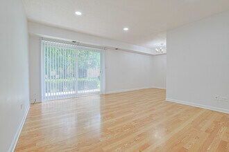 929 Buccaneer Dr in Schaumburg, IL - Building Photo - Building Photo