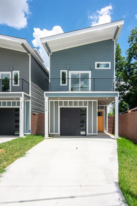 317-A W 35th St in Houston, TX - Building Photo