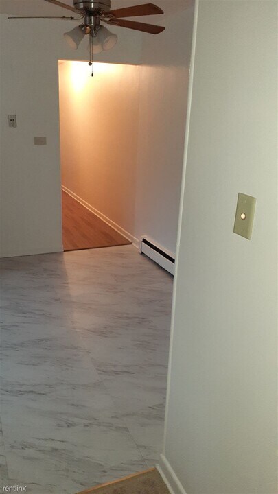1608 Ogden Ave-Unit -Apt 2E in Downers Grove, IL - Building Photo