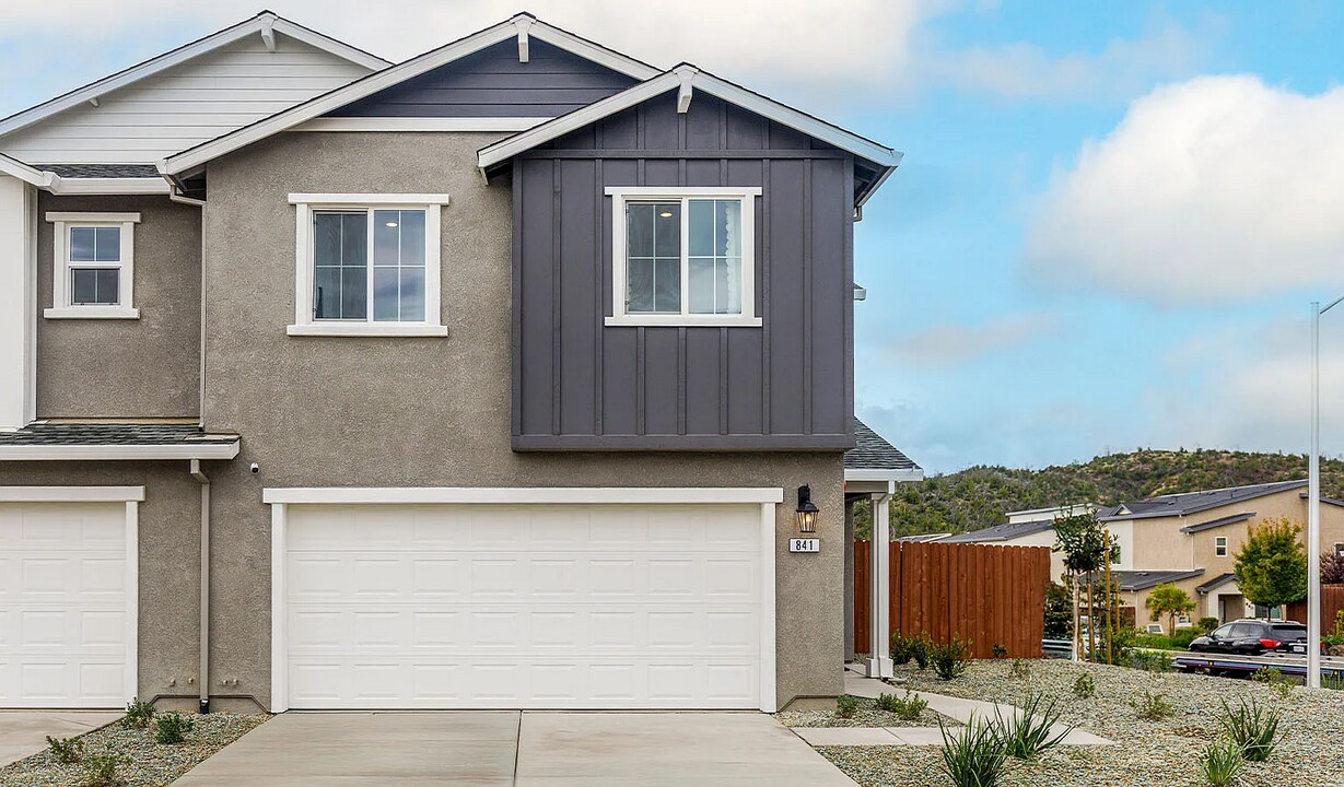 815 Congaree Ln in Redding, CA - Building Photo