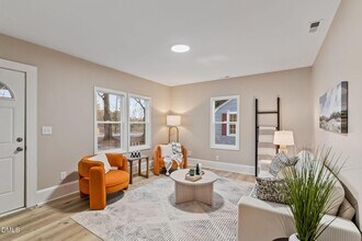 1304 S 14th St in Lillington, NC - Foto de edificio - Building Photo