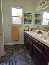 948 W Ambassador Dr in Hanford, CA - Building Photo - Building Photo