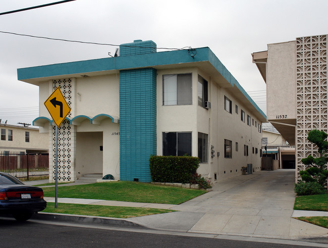 11545 Gale Ave in Hawthorne, CA - Building Photo - Building Photo