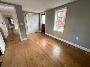 5 Church St in East Greenwich, RI - Foto de edificio - Building Photo