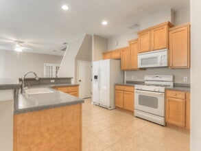 9026 Beacon Manor Terrace in Bradenton, FL - Building Photo - Building Photo