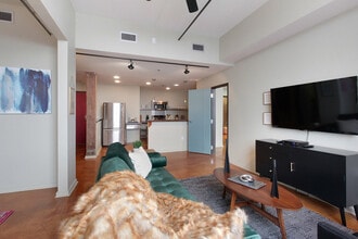 920 Poeyfarre St in New Orleans, LA - Foto de edificio - Building Photo