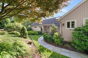 12 Signal Ln in Westport, CT - Building Photo