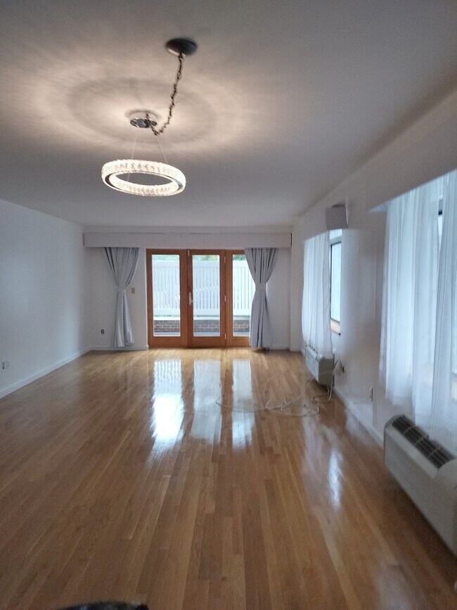 332 Franklin St, Unit 101