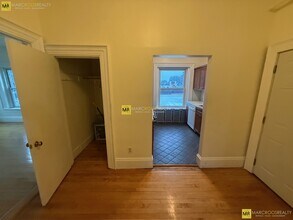 465 Park Dr, Unit 20 in Boston, MA - Foto de edificio - Building Photo