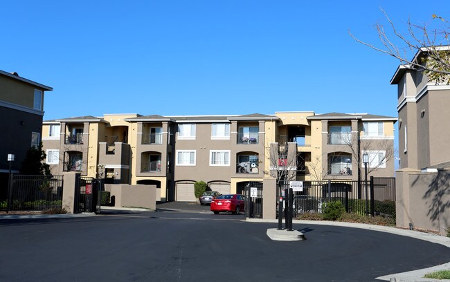 The Tides in Richmond, CA - Foto de edificio - Building Photo