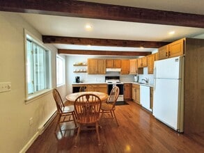 1330 Lake St in Bristol, NH - Building Photo - Building Photo