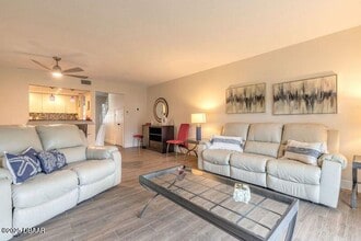 2750 Ocean Shore Blvd in Ormond Beach, FL - Building Photo - Building Photo