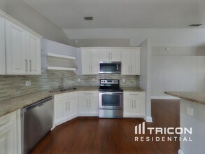 3641 Caroline Vale Blvd in Jacksonville, FL - Building Photo - Building Photo