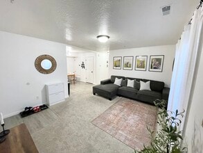 8182 N Cedar Springs Rd, Unit Apt Y4 in Eagle Mountain, UT - Building Photo - Building Photo