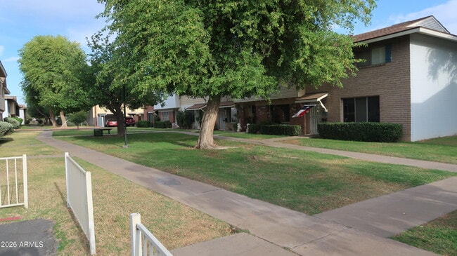 property at 1627 W Hazelwood St