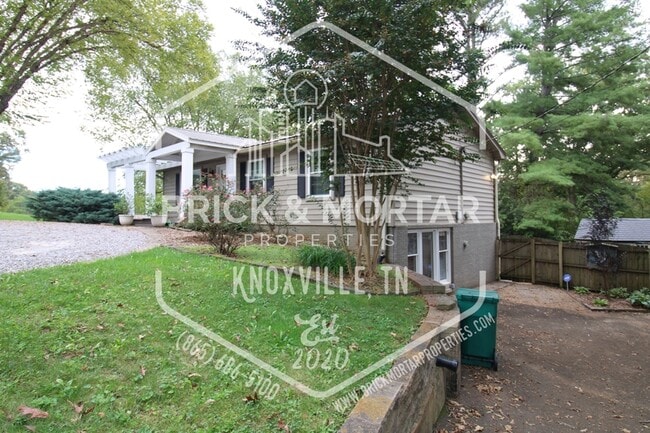 1400 Mt Vista Dr in Knoxville, TN - Foto de edificio - Building Photo