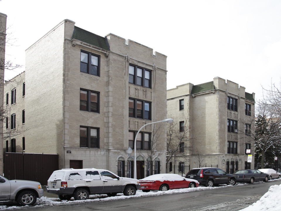 617-625 W Melrose St in Chicago, IL - Building Photo