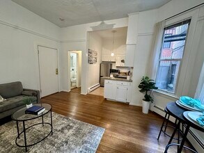 30 Pinckney St, Unit 2 in Boston, MA - Building Photo - Building Photo