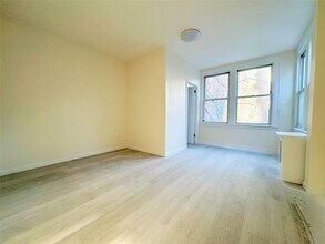 77-55 75th St-Unit -B in Queens, NY - Building Photo - Building Photo