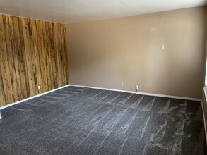 218 W K St in Los Banos, CA - Building Photo - Interior Photo