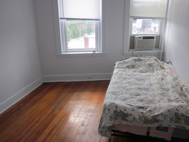 22 Saint Cyprians Pl, Unit 1L in Boston, MA - Building Photo - Building Photo