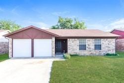 6409 Stardust Dr S in Watauga, TX - Building Photo