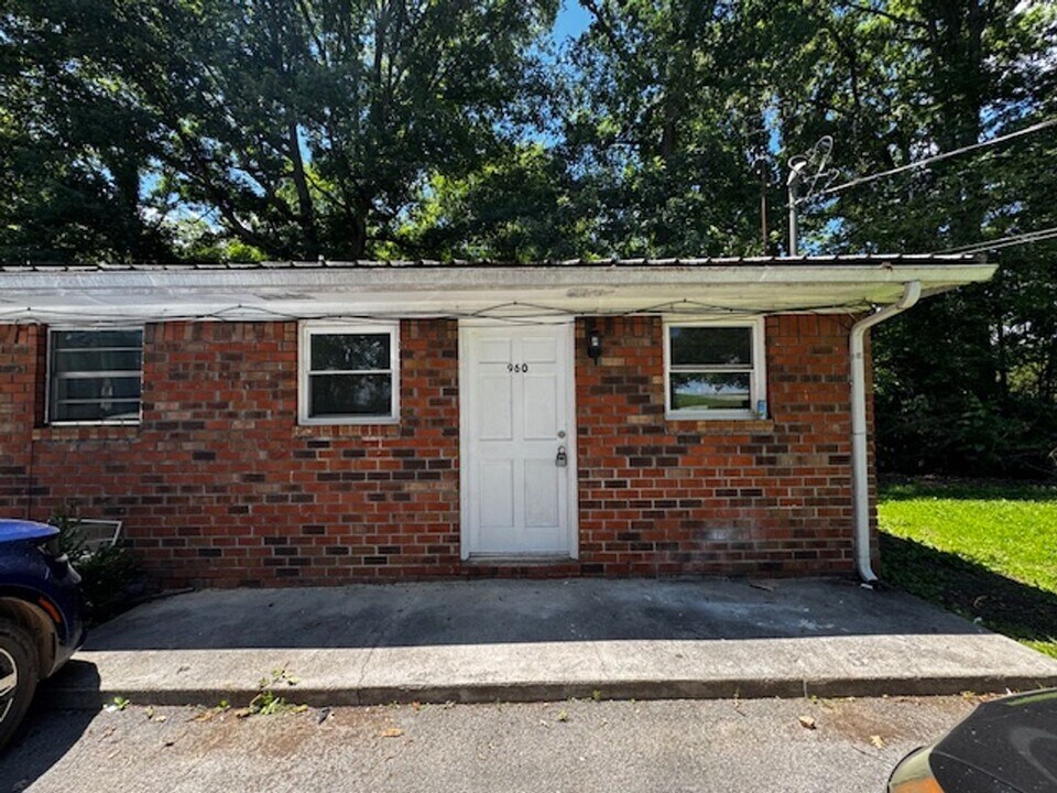 960 Cedar Springs Rd SE in Cleveland, TN - Building Photo