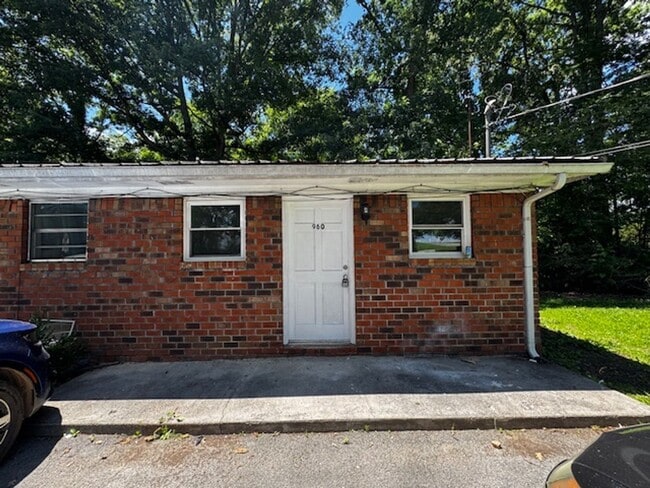 property at 960 Cedar Springs Rd SE