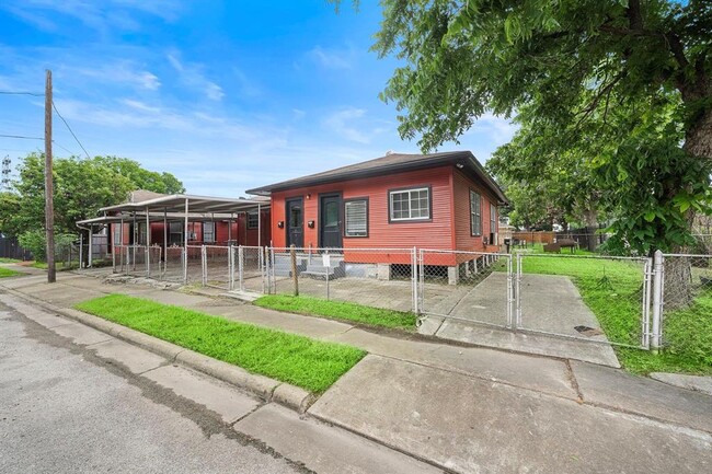 1504 Luzon St in Houston, TX - Building Photo - Building Photo