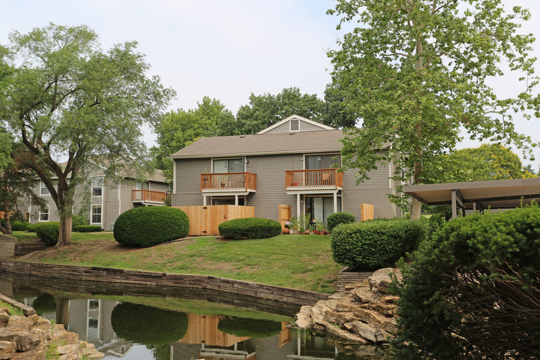 Corinth Paddock in Prairie Village, KS - Building Photo