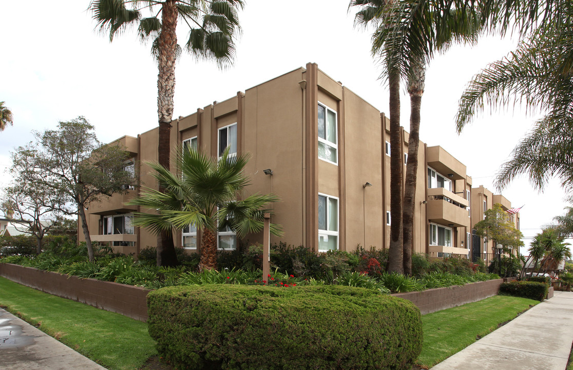 Lincoln Apartments in San Diego, CA - Building Photo