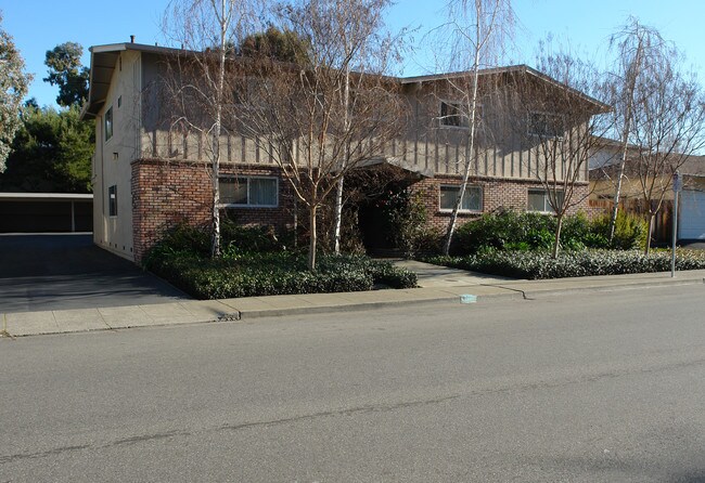 487 Ortega Ave in Mountain View, CA - Foto de edificio - Building Photo